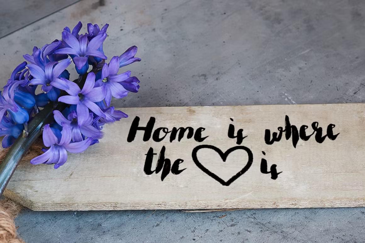 Get creative and stand out with this hand-painted typeface